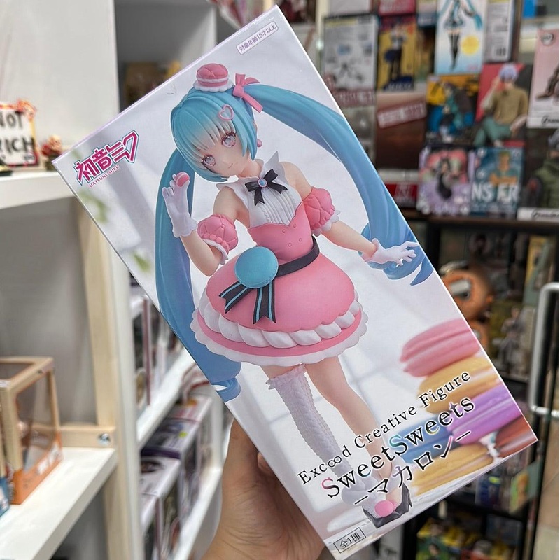 Vocaloid SweetSweets Series Hatsune Miku (Macaroon) Figure BY FURYU