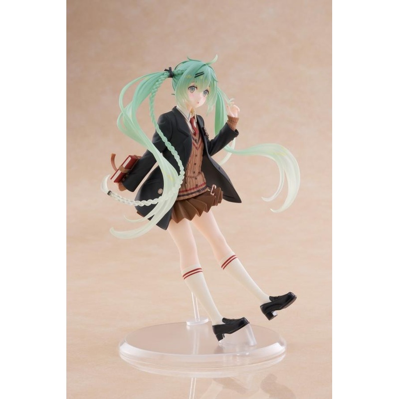 TAITO Hatsune Miku Figure – Fashion (Preppy Ver.) [PREORDER with deadline]